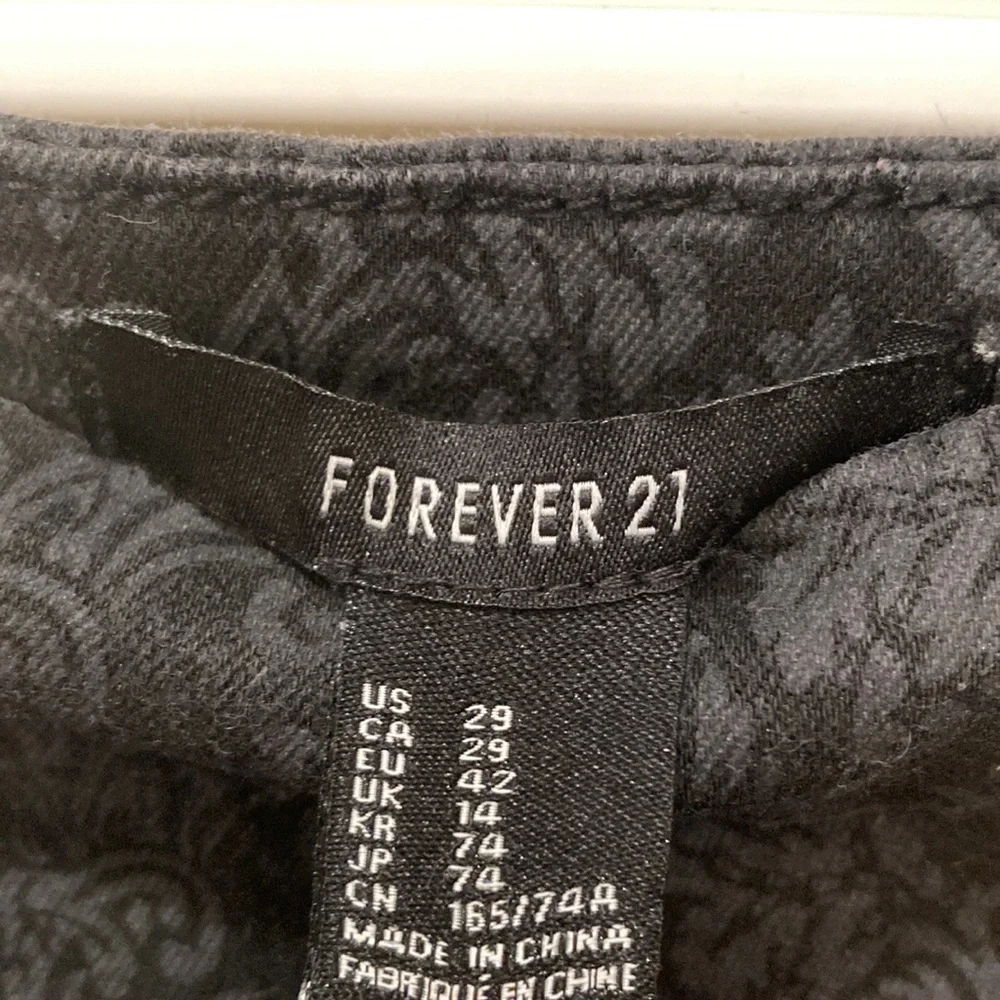 Forever 21 Black Purple Damask Print Fitted Mini Shorts Hot Pants - Picture 5 of 6